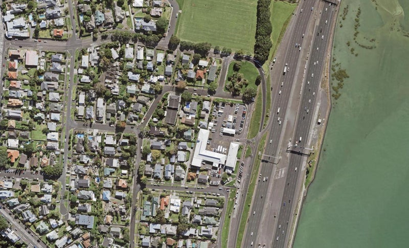7A Nelson Avenue, Northcote Point, Auckland - Carousel 1