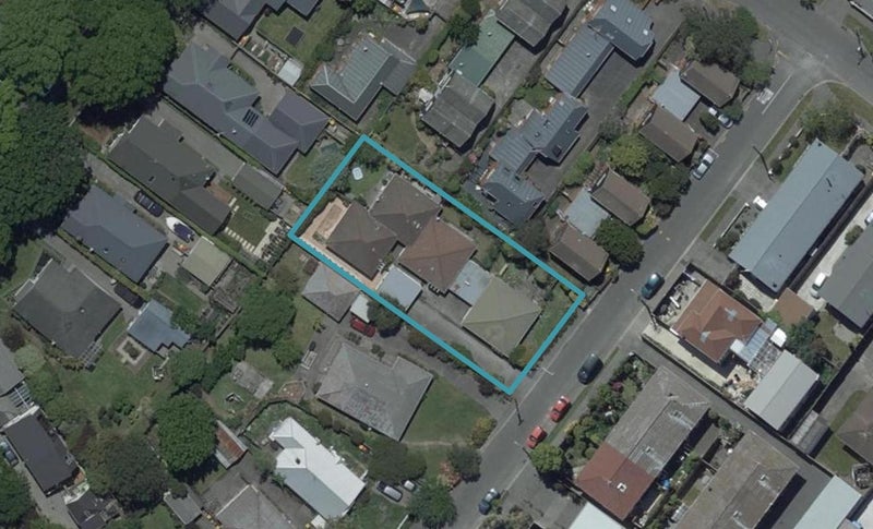 3/2 Coles Place, St Albans, Christchurch - Carousel 1