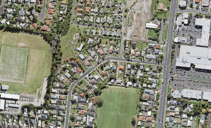 16 Fairdene Avenue, Henderson, Auckland - Carousel 1