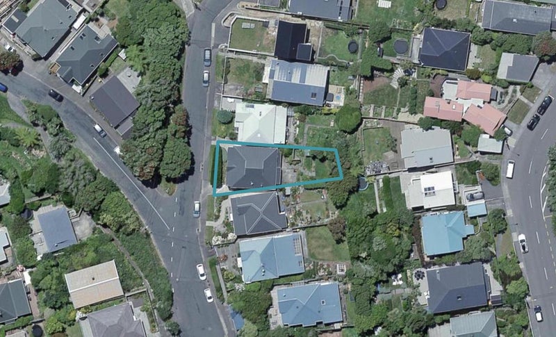 16 Woburn Road, Northland, Wellington - Carousel 1