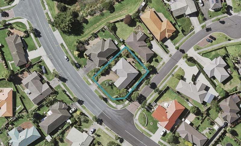 2 Atworth Way, Burswood, Auckland - Carousel 1