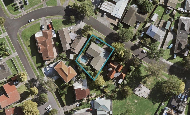 12 Balgowan Terrace, Conifer Grove, Takanini - Carousel 1
