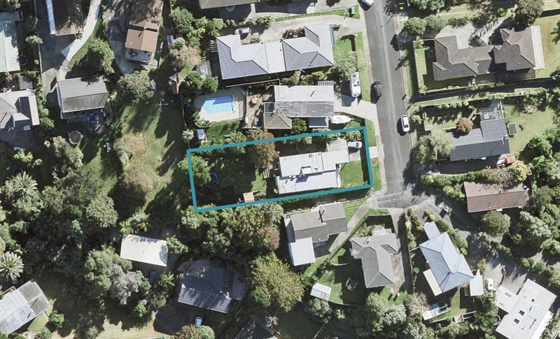 9 Charmaine Road, Torbay, Auckland - Carousel 1