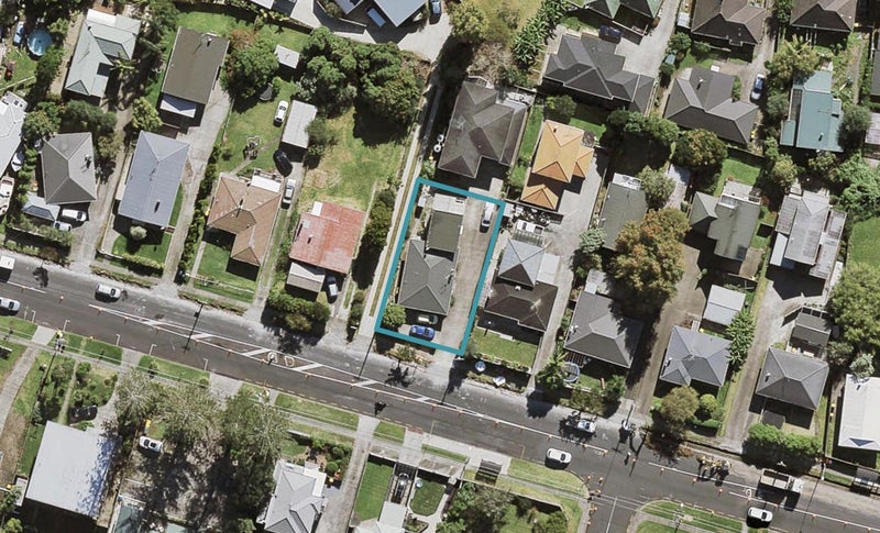 11 Raleigh Road, Northcote, Auckland - Carousel 1