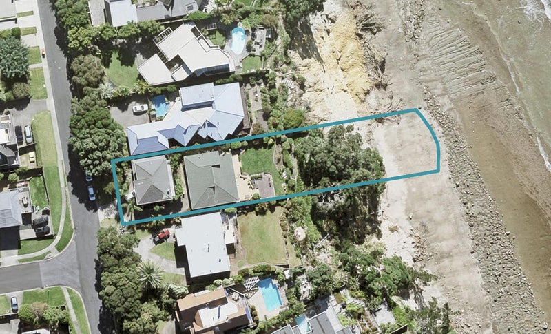 2/30 Sharon Road, Waiake, Auckland - Carousel 1