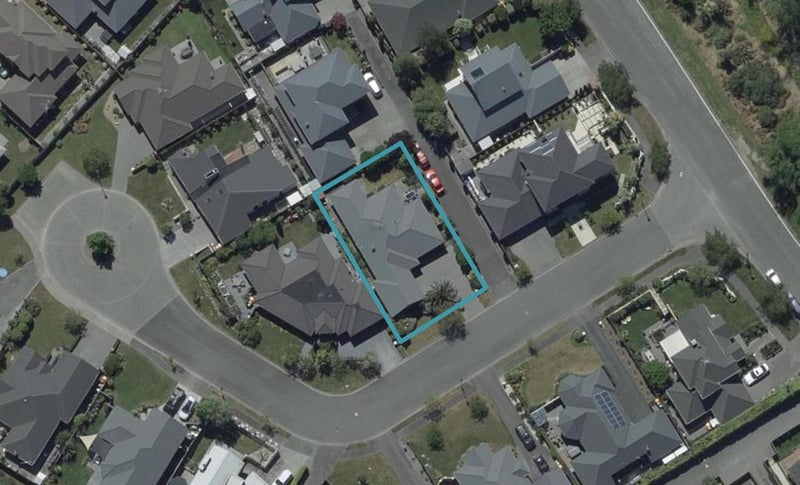 8 Strathmore Gardens, Burwood, Christchurch - Carousel 1