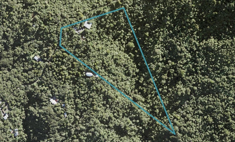 4 La Trobe Track, Karekare, Auckland - Carousel 1