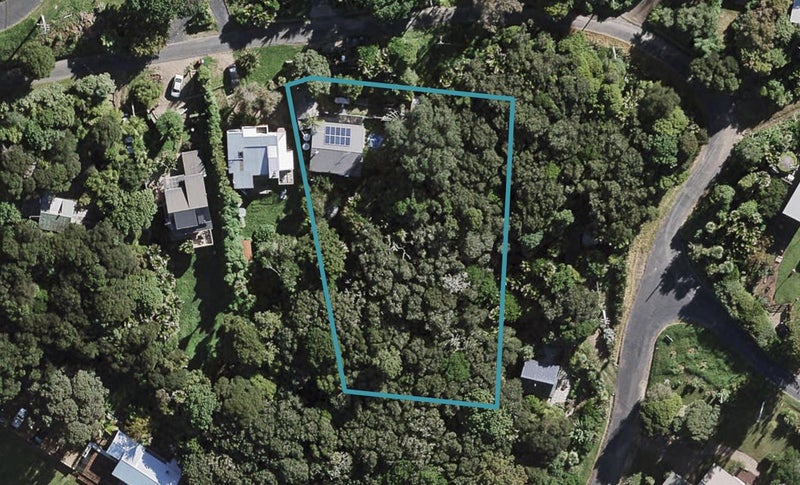 38 Beresford Avenue, Surfdale, Waiheke Island - Carousel 1