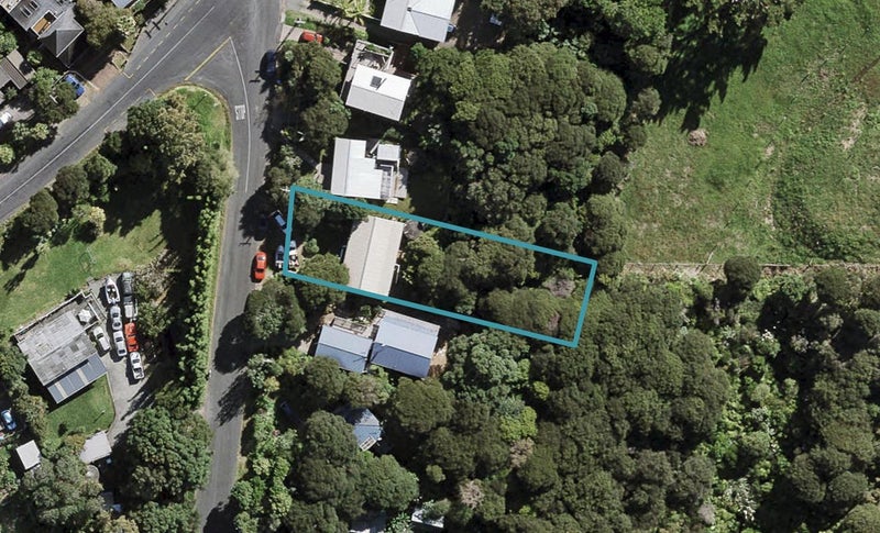 38 Karaka Road, Oneroa, Waiheke Island - Carousel 1