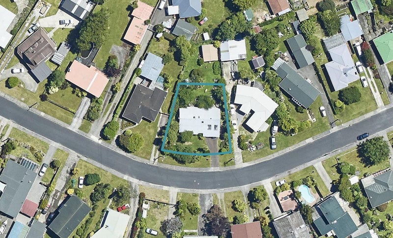 16 Darroch Street, Fairy Springs, Rotorua - Carousel 1