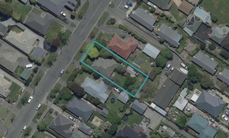 18 Manor Place, Bryndwr, Christchurch - Carousel 1