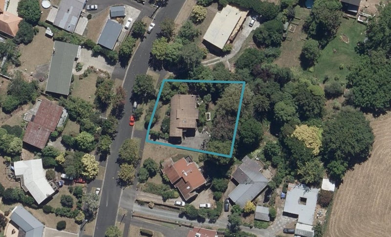 32A Acacia Crescent, Glenview, Hamilton - Carousel 1