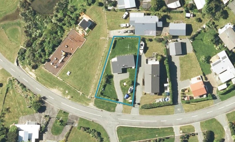 15 Okiwi Crescent, Ōkiwi Bay - Carousel 1