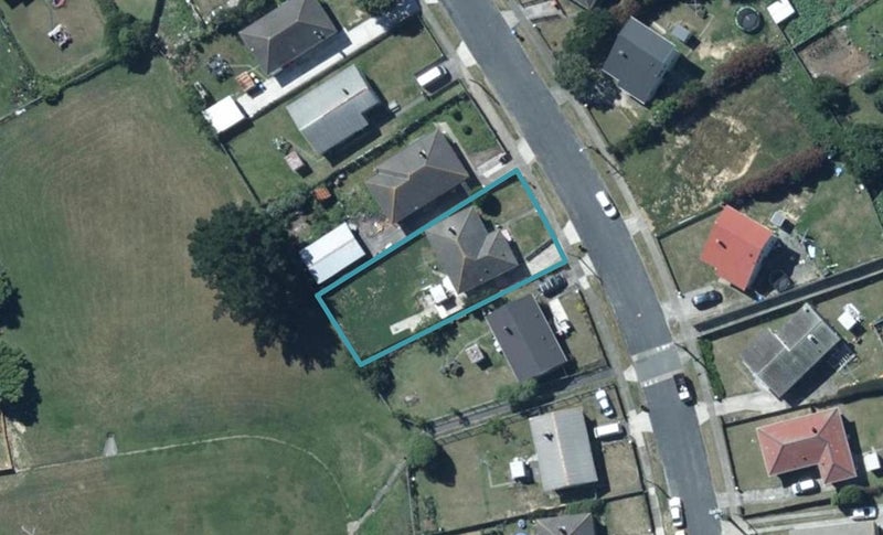 12 Justine Street, Cannons Creek, Porirua - Carousel 1