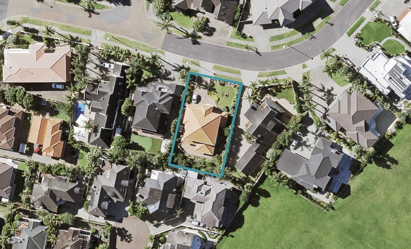 7 Quedley Court, Eastern Beach, Auckland - Carousel 1