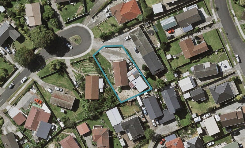 9 Chamade Place, Clover Park, Auckland - Carousel 1