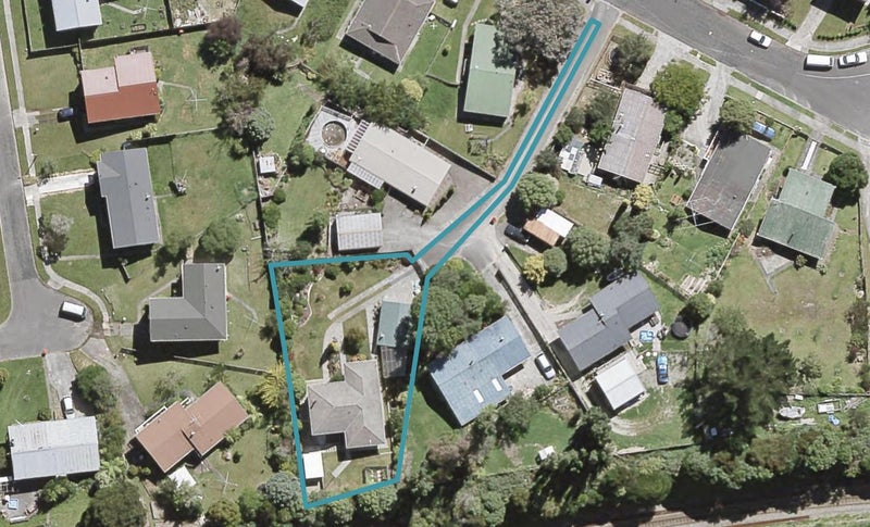 44 Edelweiss Grove, Timberlea, Upper Hutt - Carousel 1