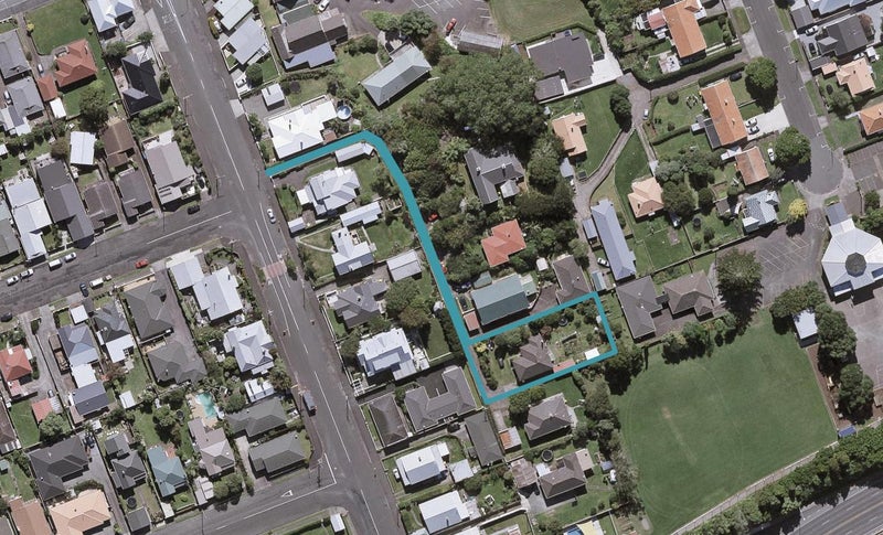 9C Paynters Avenue, Strandon, New Plymouth - Carousel 1
