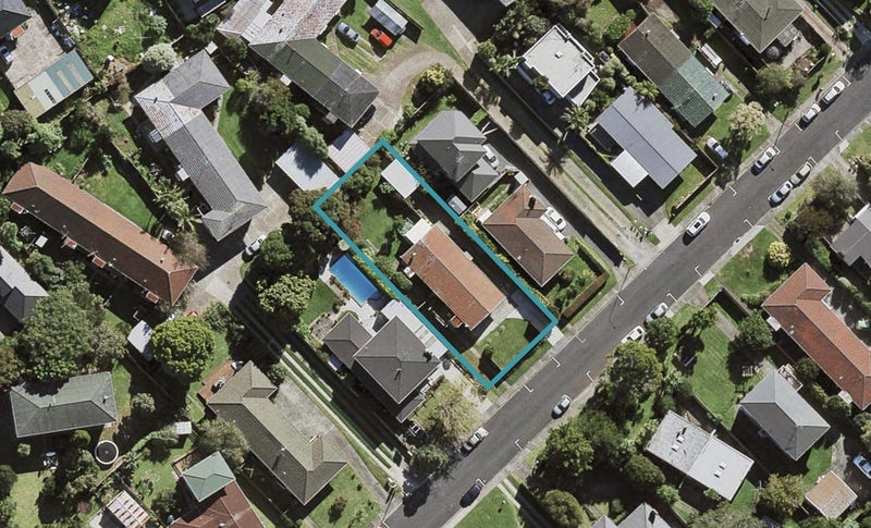 1/17 Evelyn Place, Hillcrest, Auckland - Carousel 1