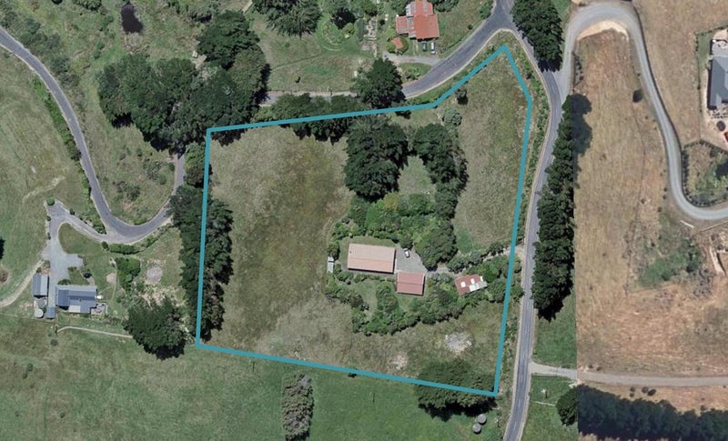 325 Horokiwi Road, Horokiwi, Wellington - Carousel 1