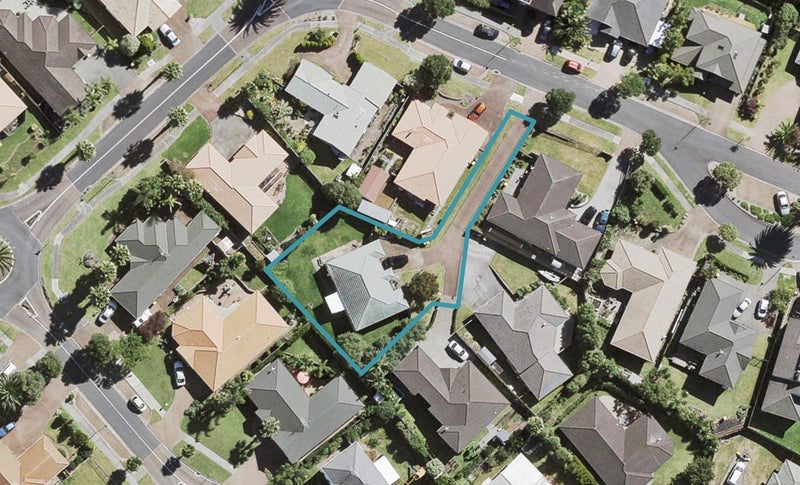 5 San Vito Place, Henderson, Auckland - Carousel 1
