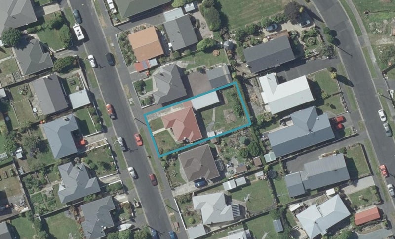 16 Elwyn Crescent, Green Island, Dunedin - Carousel 1