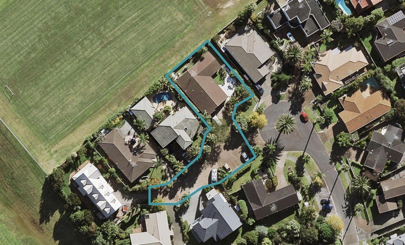 25 St Lucia Place, Unsworth Heights, Auckland - Carousel 1