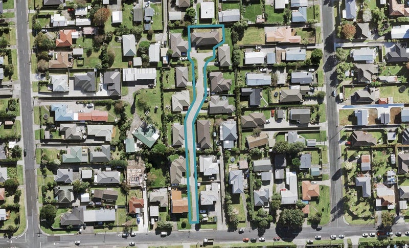 8D Totara Road, Te Atatu Peninsula, Auckland - Carousel 1