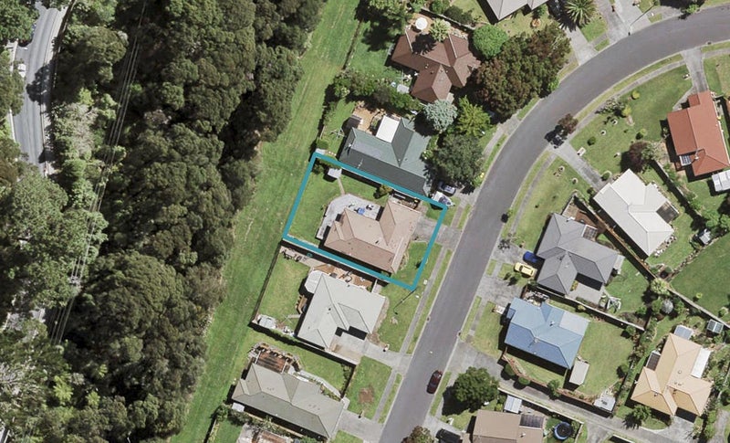 12 Waimoko Glen, Swanson, Auckland - Carousel 1