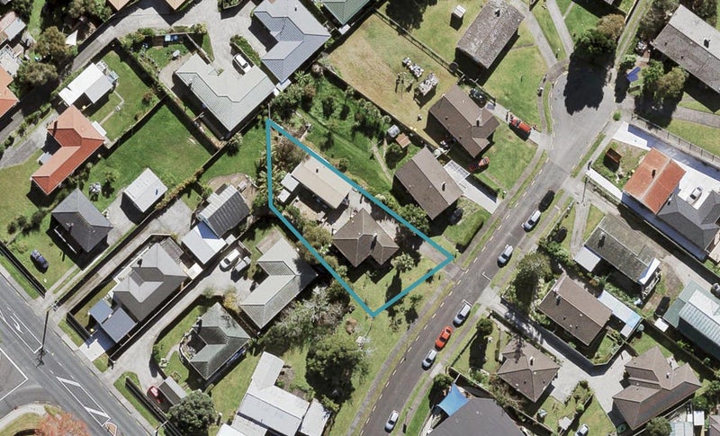 4 Gwendoline Avenue, Te Atatu Peninsula, Auckland - Carousel 1