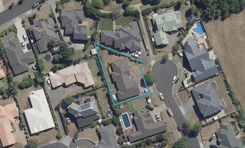 13 Gavin Heights, Rototuna, Hamilton - Carousel 1