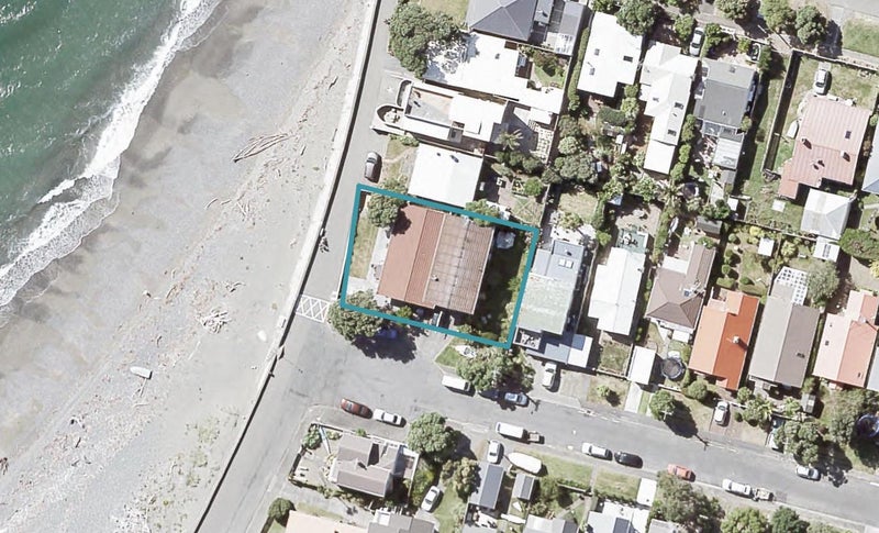 2/32 Kauri Street, Eastbourne, Lower Hutt - Carousel 1