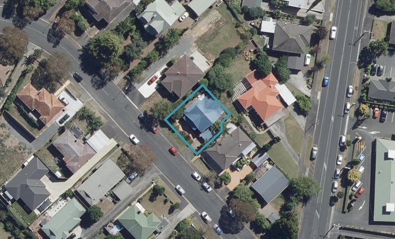 4 Ridout Street, Maeroa, Hamilton - Carousel 1