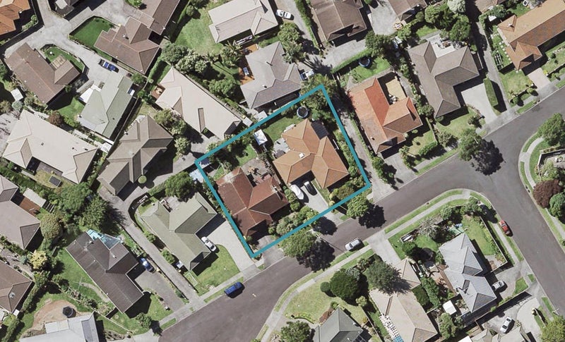 2/30 Carriage Close, Northpark, Auckland - Carousel 1