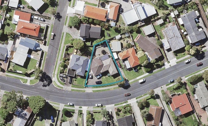 61 Priestley Drive, Bucklands Beach, Auckland - Carousel 1
