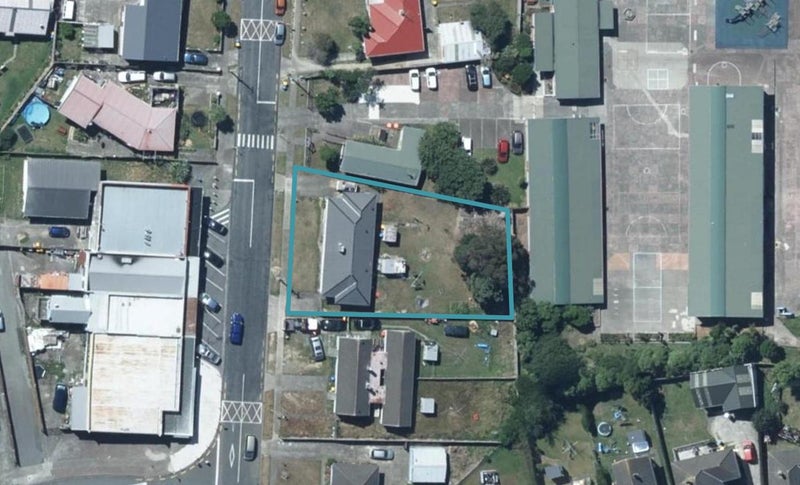 16 Fantame Street, Cannons Creek, Porirua - Carousel 1