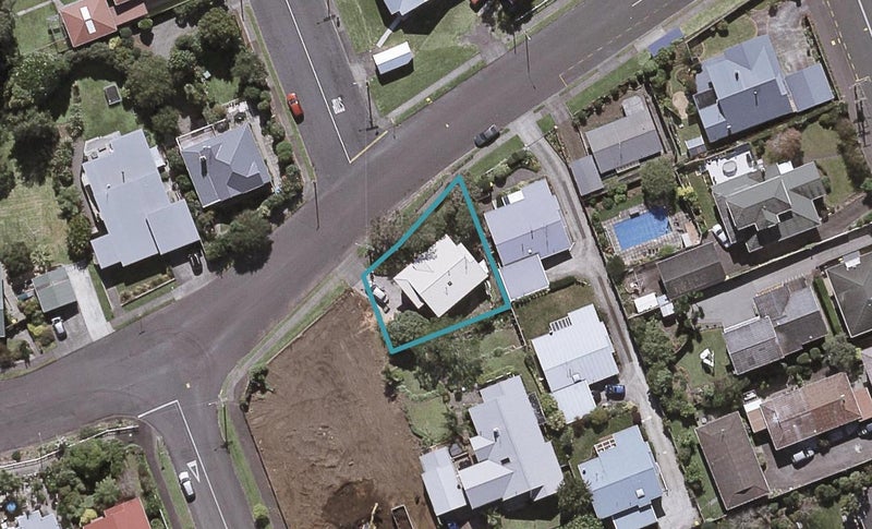 64 Waiwaka Terrace, Strandon, New Plymouth - Carousel 1