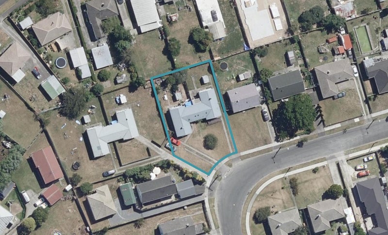 13 Yeats Crescent, Fairfield, Hamilton - Carousel 1
