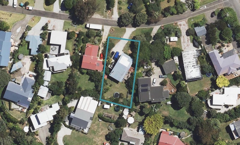 9 Douglas Street, Okitu, Gisborne - Carousel 1