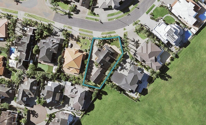 9 Quedley Court, Eastern Beach, Auckland - Carousel 1