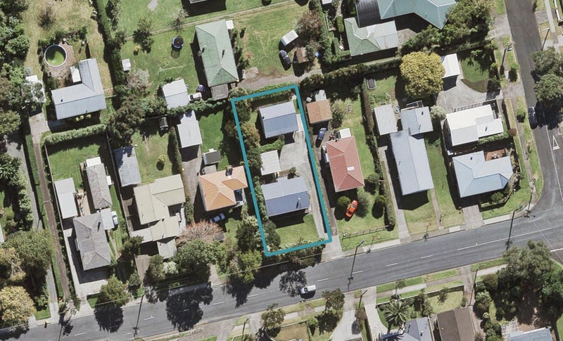 44 Taylor Road, Mangere Bridge, Auckland - Carousel 1