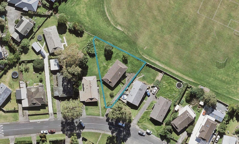 21 Beauchamp Drive, Massey, Auckland - Carousel 1