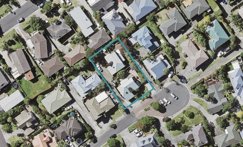 2/8 Stoneleigh Court, Sunnynook, Auckland - Carousel 1