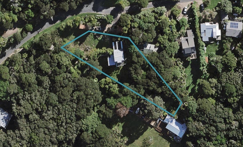 30 Beresford Avenue, Surfdale, Waiheke Island - Carousel 1