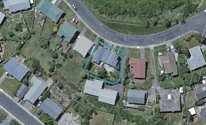 38 Colchester Crescent, Newlands, Wellington - Carousel 1