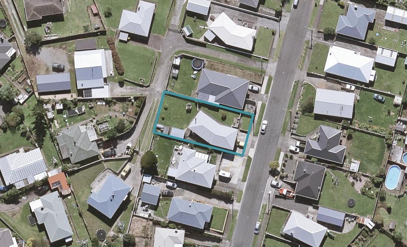 13 Rospeath Crescent, Spotswood, New Plymouth - Carousel 1