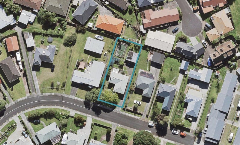 24 Ozich Avenue, Te Atatu South, Auckland - Carousel 1