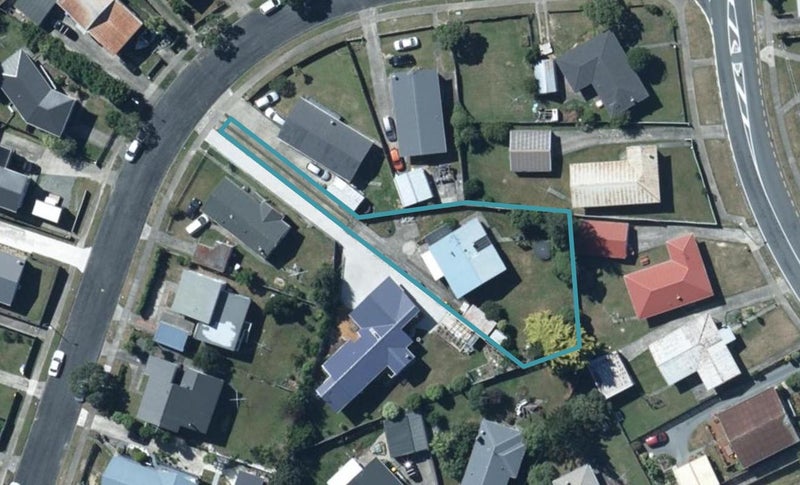 42 Beaumaris Crescent, Ascot Park, Porirua - Carousel 1