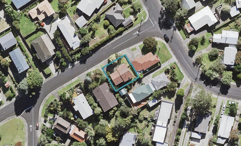 2B Sispara Place, Beach Haven, Auckland - Carousel 1
