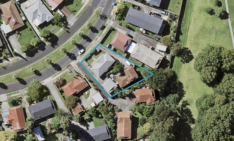 2/49 Meadway, Sunnyhills, Auckland - Carousel 1